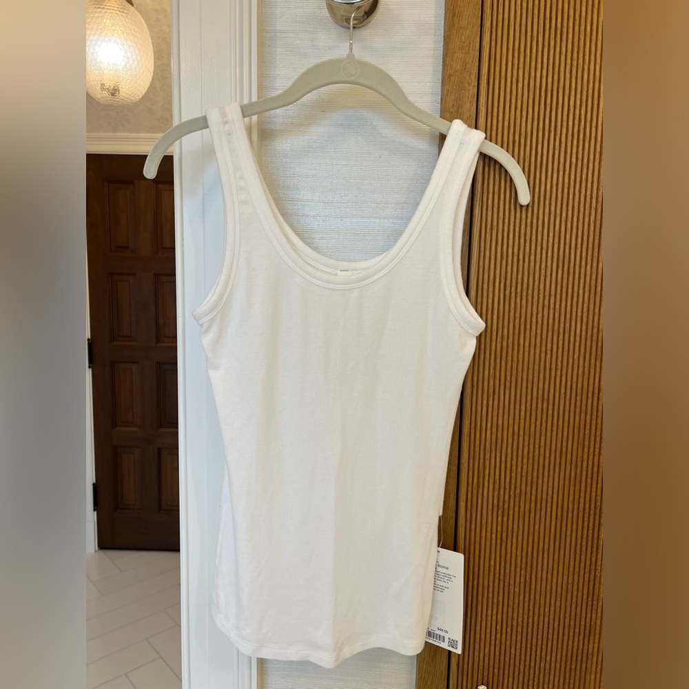 Lululemon white hold tight scoop neck tank size 6